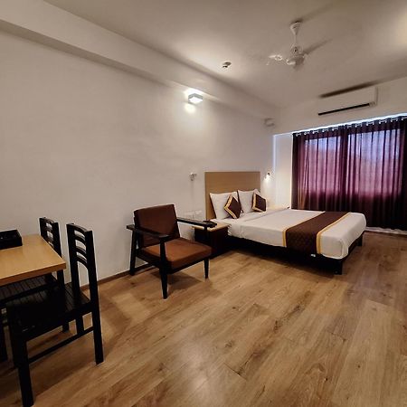 Hotel B R Regency Thiruvananthapuram Eksteriør billede