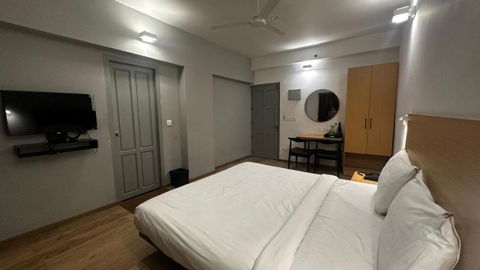 Hotel B R Regency Thiruvananthapuram Eksteriør billede