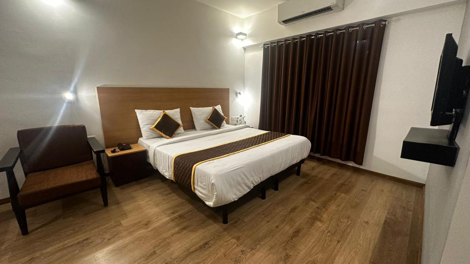 Hotel B R Regency Thiruvananthapuram Eksteriør billede