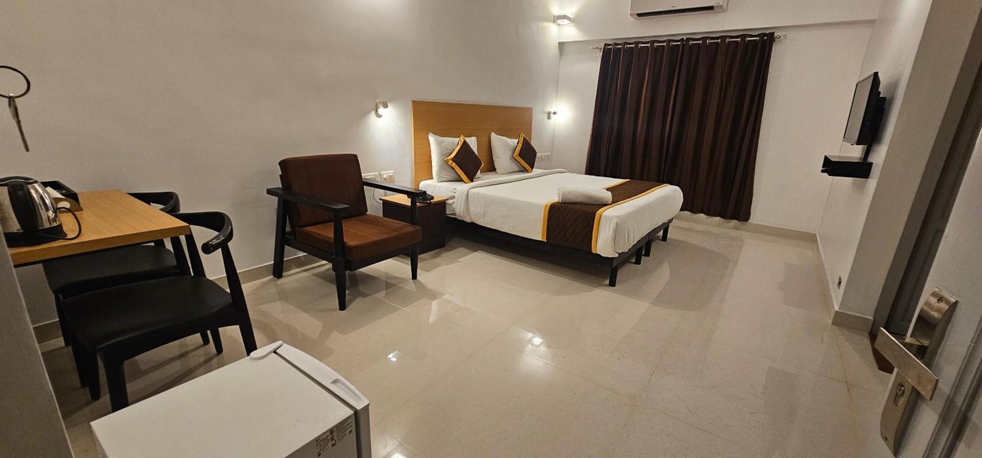 Hotel B R Regency Thiruvananthapuram Eksteriør billede