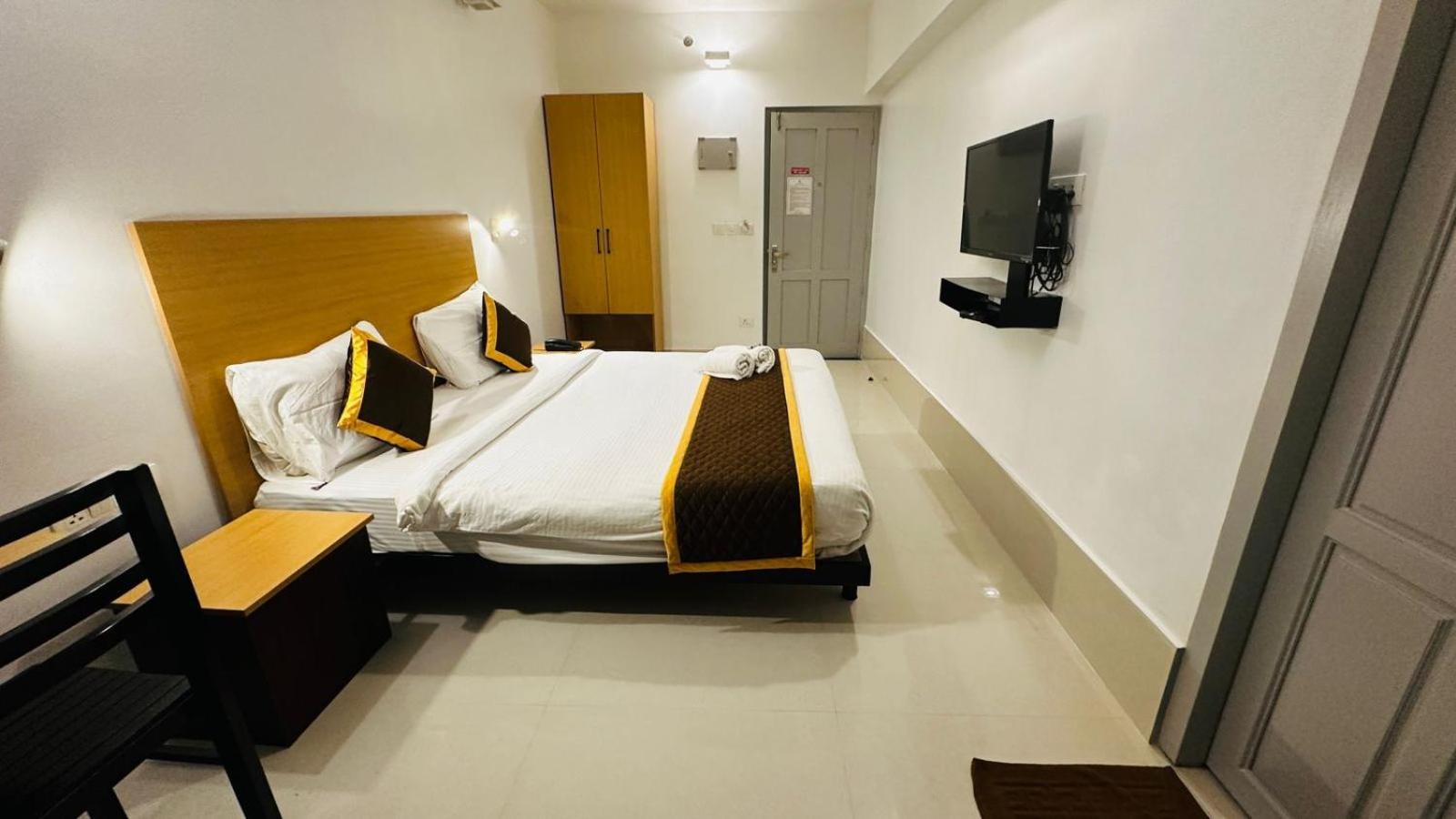 Hotel B R Regency Thiruvananthapuram Eksteriør billede